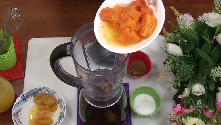 الخطوة 2 عصير اليقطين والمشمش المجفف