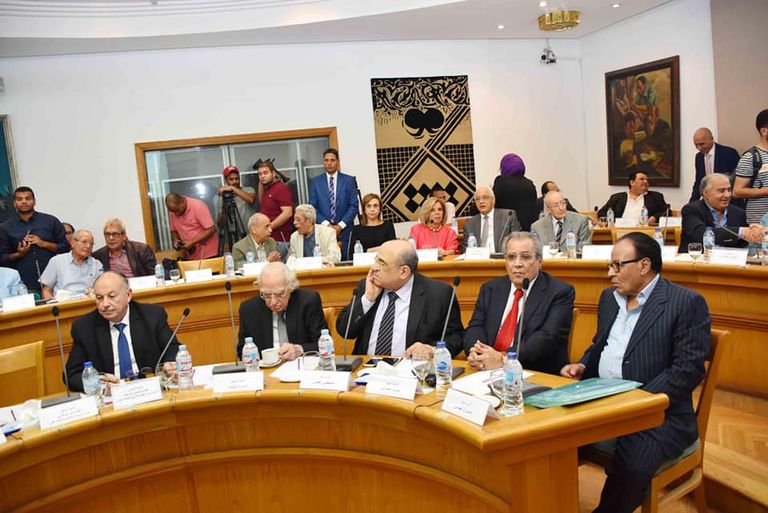 جابر عصفور ومصطفى الفقي ونخبة من المفكرين المصريين قبيل الإعلان عن الفائزين جانب من إعلان أسماء الفائزين بجوائز الدولة التقديرية