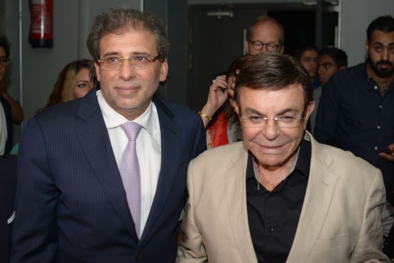 خالد يوسف مع خالد الصاوي وحرمه في حفل افتتاح فيلم كرما