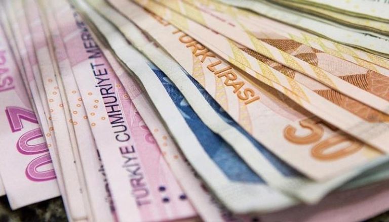 الليرة التركية تنخفض صوب 4.7 مقابل الدولار