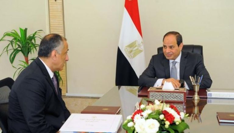 الرئيس السيسي يجتمع بمحافظ البنك المركزي المصري