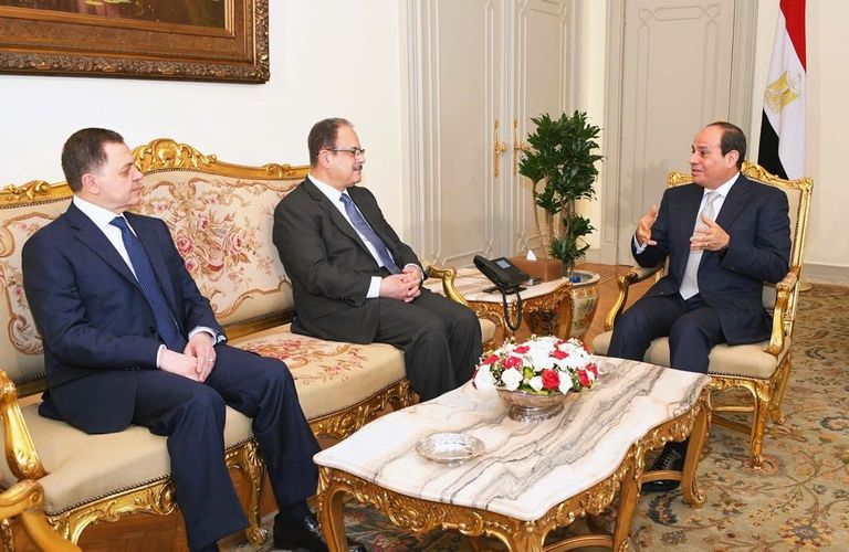 السيسي يلتقي وزراء الدفاع والداخلية السابقين والجدد