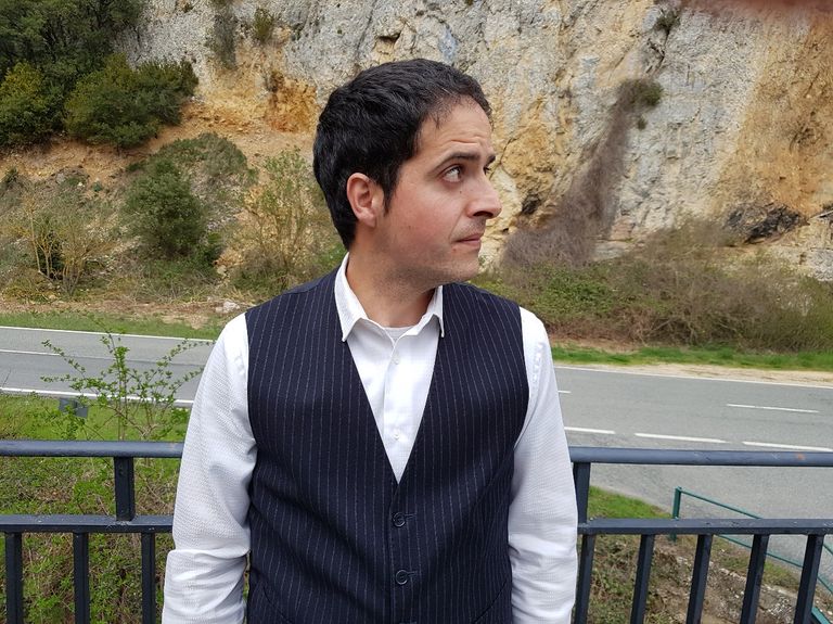 المونولوجست الإسباني إينياكي مارانيون الفكاهة تحفز على الإبداع وتزيد من الإنتاج