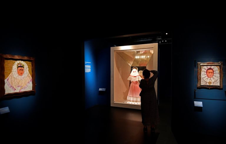 متحف بريطاني يعرض متعلقات للفنانة المكسيكية فريدا كاهلو