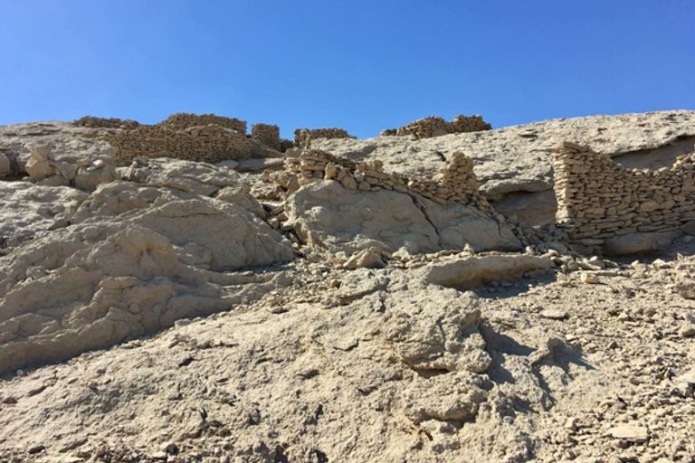 موقع المسح الأثري لصحراء الكاب بمدينة إدفو بأسوان