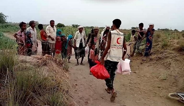 الهلال الأحمر الإماراتي ينظم مأدبتي إفطار في أبين والضالع