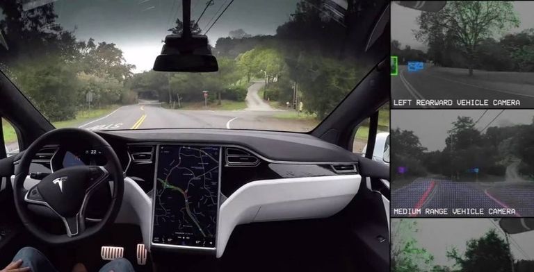 نظام القيادة الذاتية بسيارة تسلا