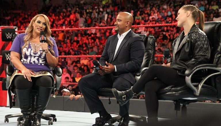 روندا راوزي تعتدي على نيا جاكس في عرض "رو" الأخير