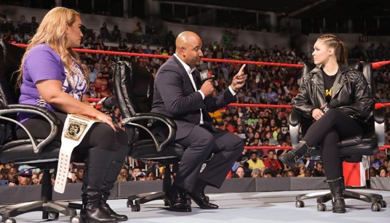 روندا راوزي تعتدي على نيا جاكس في عرض "رو" الأخير