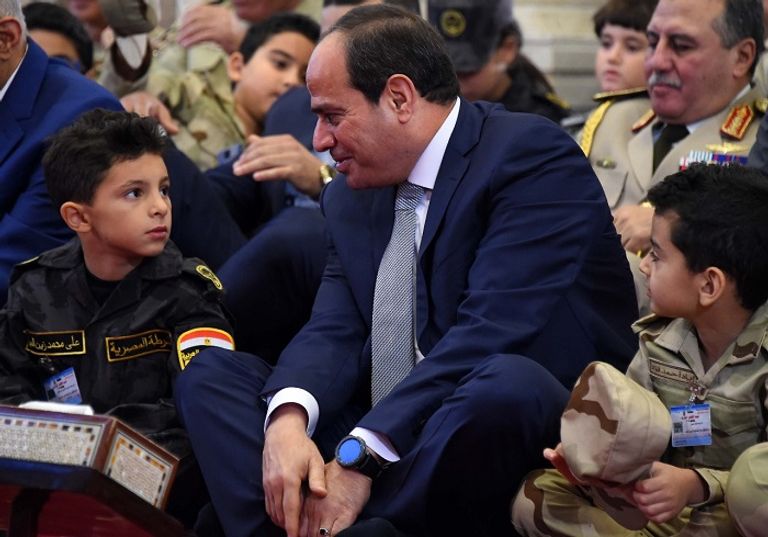 الرئيس السيسي ثمن تصحيات الشهداء والمصابين في مصر الرئيس السيسي خلال احتفالية عيد الفطر مع أسر الشهداء والمصابين