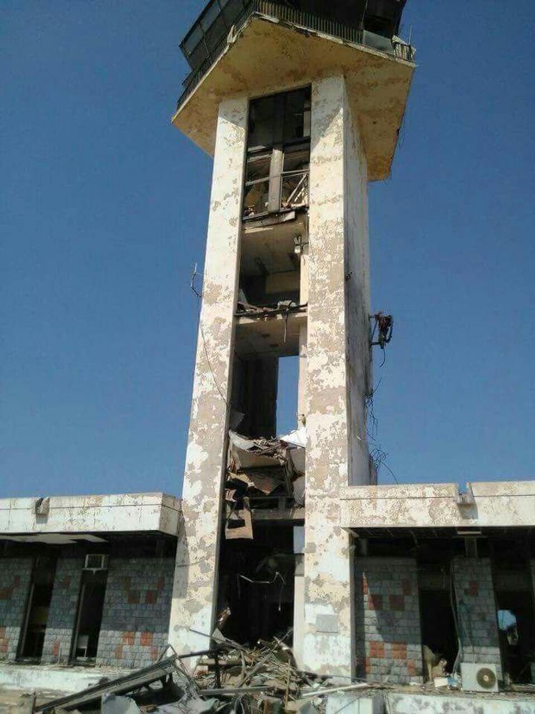 المبنى الإداري وصالة مطار والبرج القوات المشتركة تسيطر على حرم مطار الحديدة