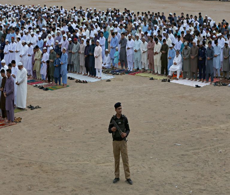 صلاة العيد في مدينة دلهي الهندية