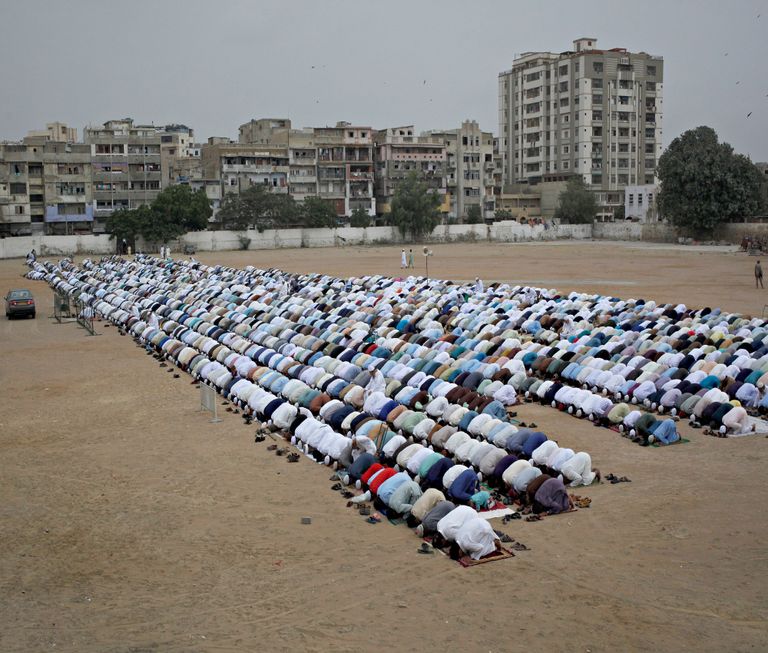 صلاة العيد في مدينة دلهي الهندية