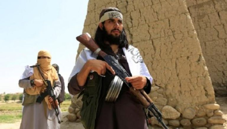 عناصر طالبان خلال أيام الهدنة في أفغانستان