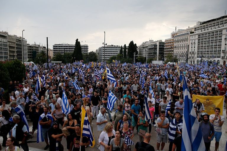 آلاف اليونانيين أمام البرلمان احتجاجا على حكومة تسيبراس رئيس الوزراء اليوناني إليكسيس تسيبراس