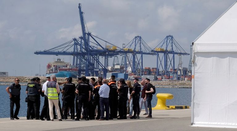 السفينة أكواريوس تصل إسبانيا - أ. ف. ب