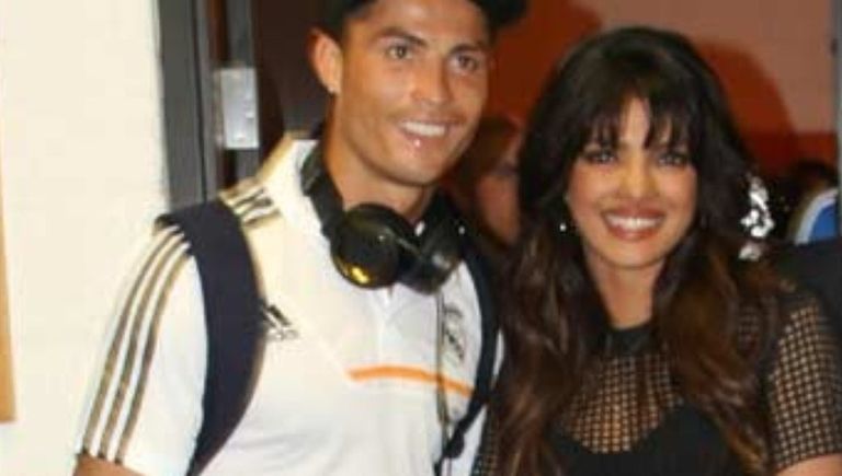 رانبير كابور مع ميسي نجم منتخب الأرجنتين