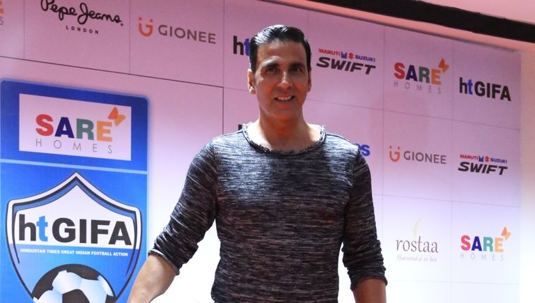 رانبير كابور مع ميسي نجم منتخب الأرجنتين