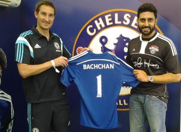 رانبير كابور مع ميسي نجم منتخب الأرجنتين