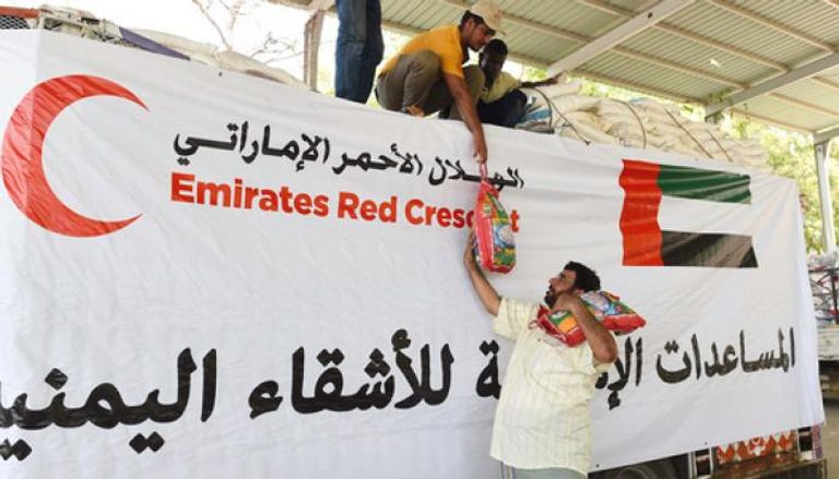 مساعدات الهلال الأحمر الإماراتي لليمنيين (أرشيفية)