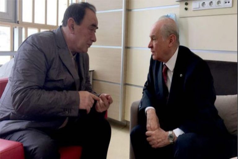 زعيم حزب "الحركة القومية" يزور زعيم المافيا بالمستشفى أردوغان يحيي أنصاره في مؤتمر انتخابي بإسطنبول