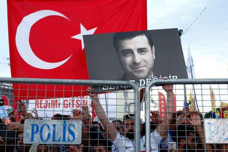 أنصار أردوغان في أوروبا يثيرون الشغب