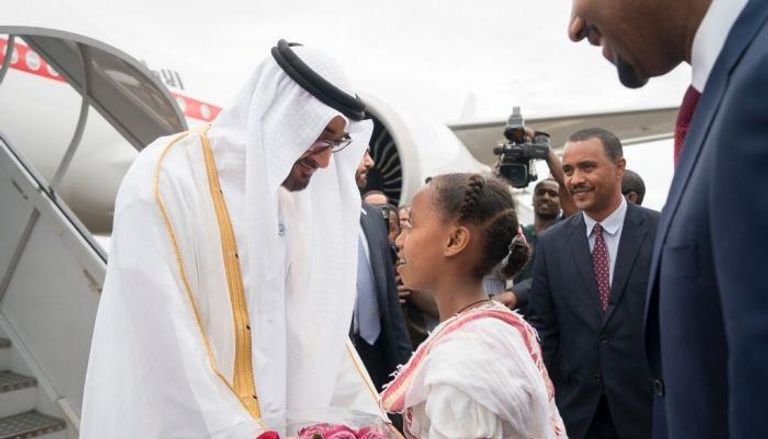 الشيخ محمد بن زايد آل نهيان خلال استقباله في إثيوبيا