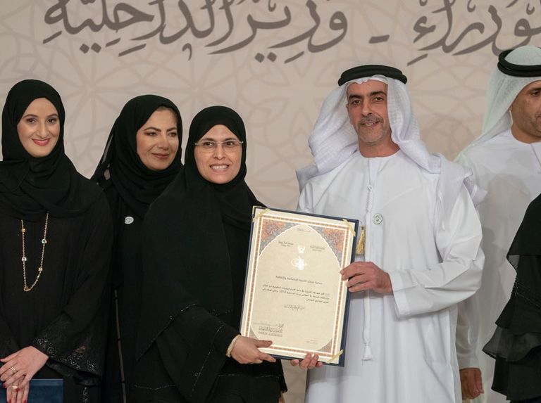 جانب من حفل تكريم المشاركين في مجالس وزارة الداخلية الإماراتية