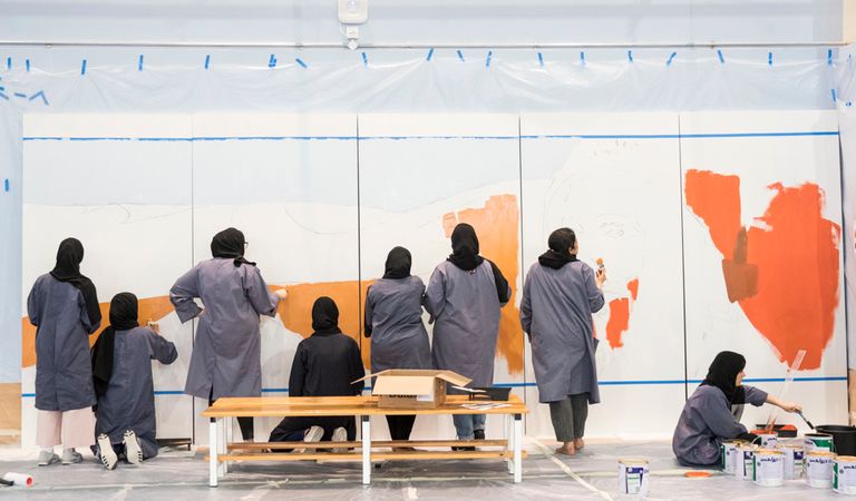 طالبات جامعة زايد يبدأن تنفيذ مشروع