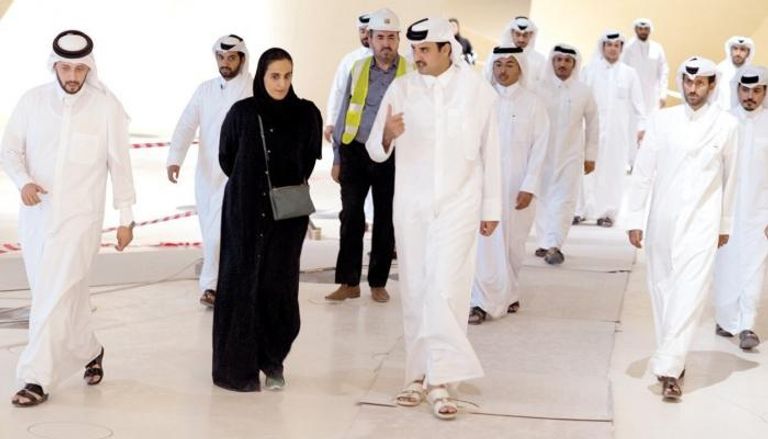 تميم وشقيقته في متحف قطر الوطني 