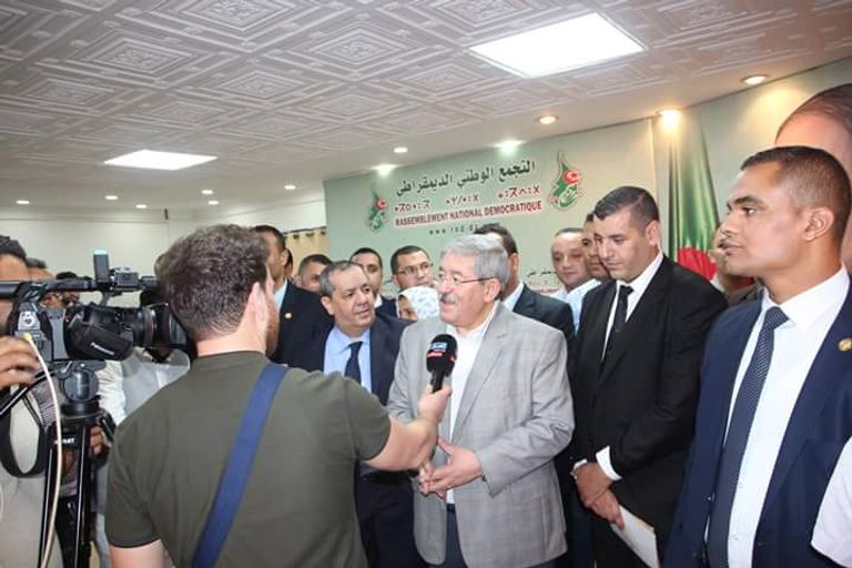 الأمين العام للتجمع الوطني الديقراطي اليوم بمقر حزبه الرئيس الجزائري عبدالعزيز بوتفليقة