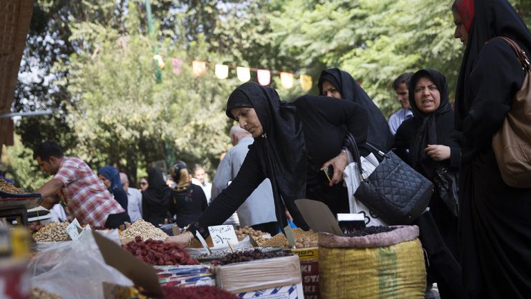 الاستياء الشعبي أكبر تحديات نظام روحاني