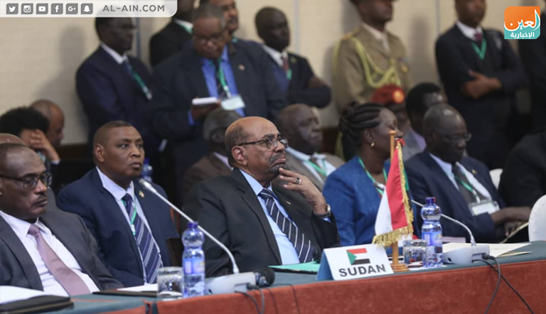 الرئيس السوداني عمر البشير خلال قمة إيجاد رئيس الوزراء الإثيوبي آبي أحمد خلال قمة إيجاد