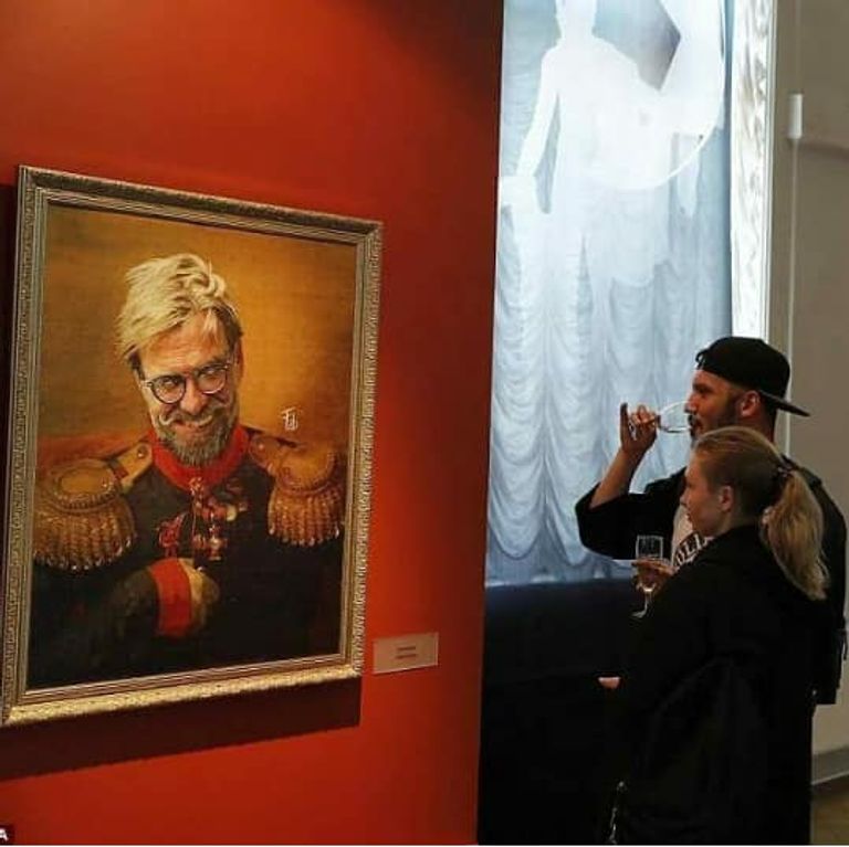 نجوم الكورة بالزي العسكري في متحف روسي محمد صلاح بالزي العسكري في متحف روسي