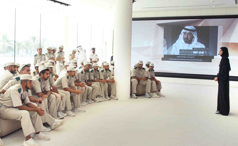 وفد الطلبة خلال زيارة "صرح زايد المؤسس" وفد الطلبة خلال زيارة "صرح زايد المؤسس"