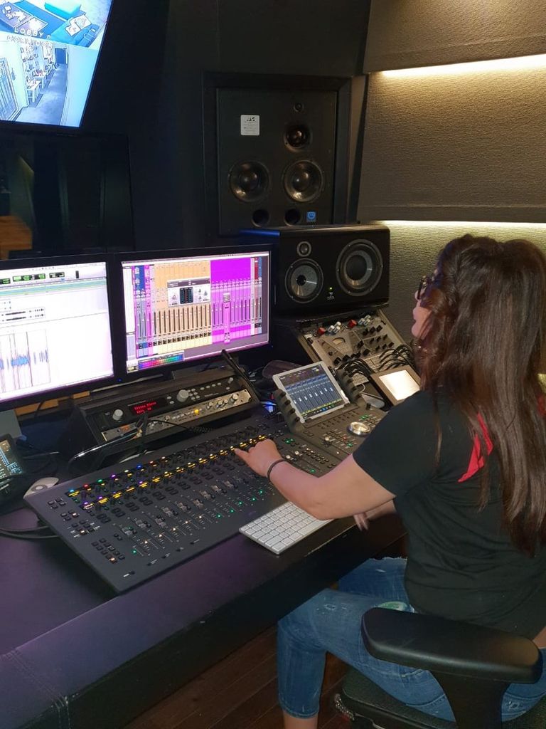 إليسا تضع اللمسات النهائية لألبومها الجديد