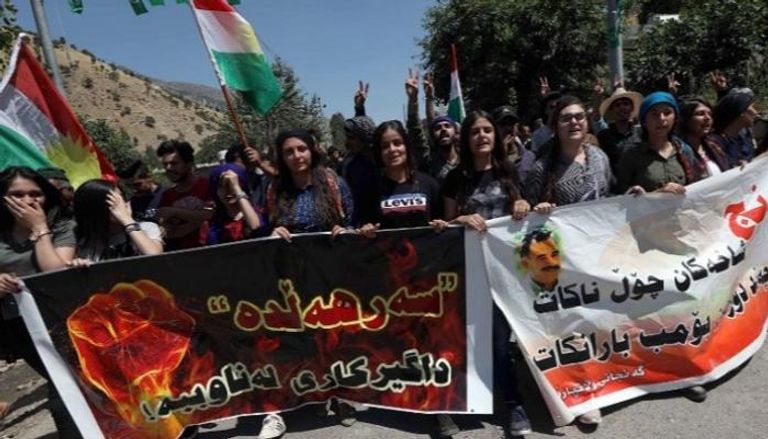المئات من الأكراد عند سفح جبل قنديل تنديدا بانتهاكات أردوغان