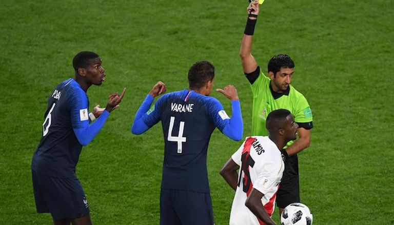 محمد عبد الله خلال إدارة مباراة فرنسا وبيرو