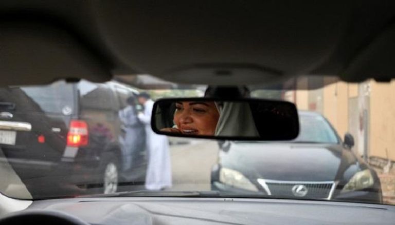 السعودية سميرة الغامدي تستعد لنيل رخصة قيادة - رويترز