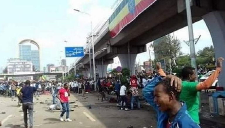 جانب من التفجير الذي استهدف تجمعا مؤيدا لرئيس الوزراء الإثيوبي