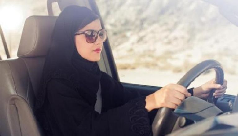 السعوديات يترقبن لحظة رفع الحظر عن قيادة السيارات