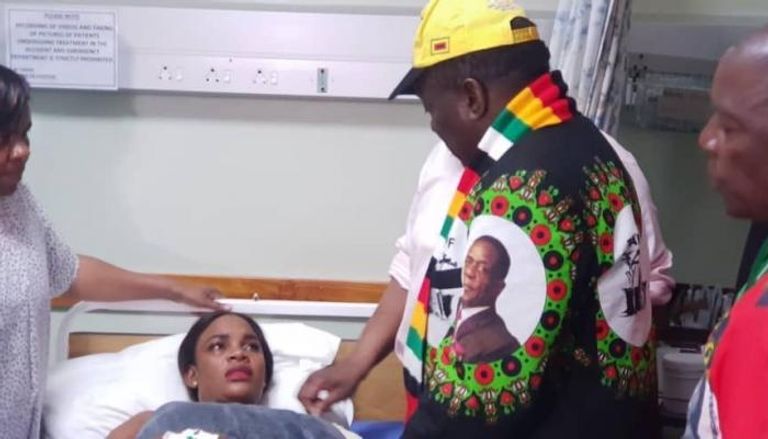 رئيس زيمبابوي يتفقد المصابين بعد نجاته 