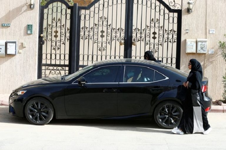 عائدات اقتصادية كبيرة لقيادة المرأة السعودية للسيارة