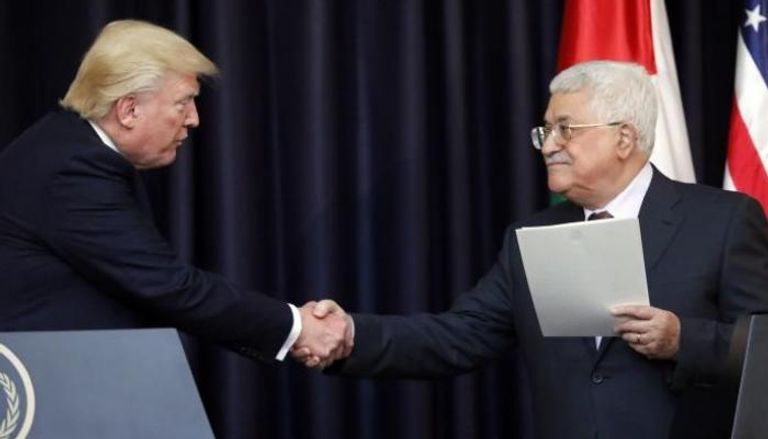 لقاء سابق بين الرئيس الفلسطيني محمود عباس والأمريكي دونالد ترامب
