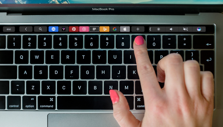 جهاز ماك بوك برو يعاني من مشكلة تقنية في لوحة المفاتيح