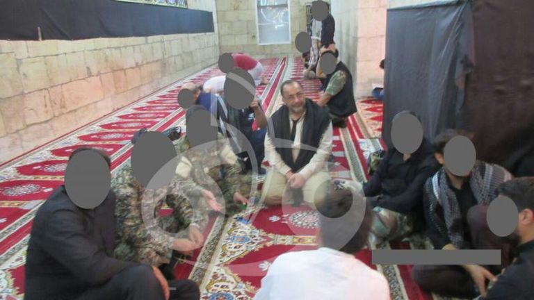 الجنرال الإيراني بصحبة أطفال في عمليات تدريبية مليشيا الحرس الثوري الإيراني- أرشيفية