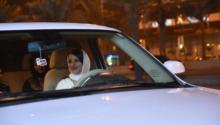 سمر المقرن تبدأ رحلتها الأولى بشوارع السعودية