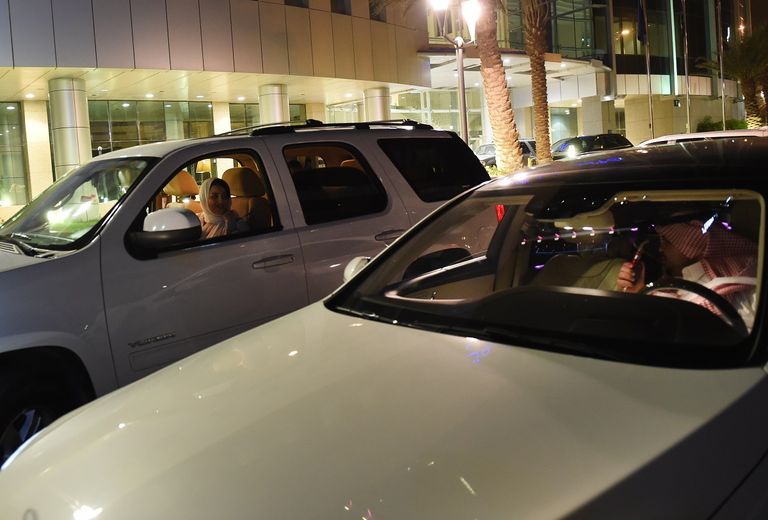 سمر المقرن تبدأ رحلتها الأولى بشوارع السعودية