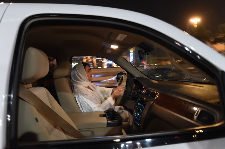 سمر المقرن تبدأ رحلتها الأولى بشوارع السعودية