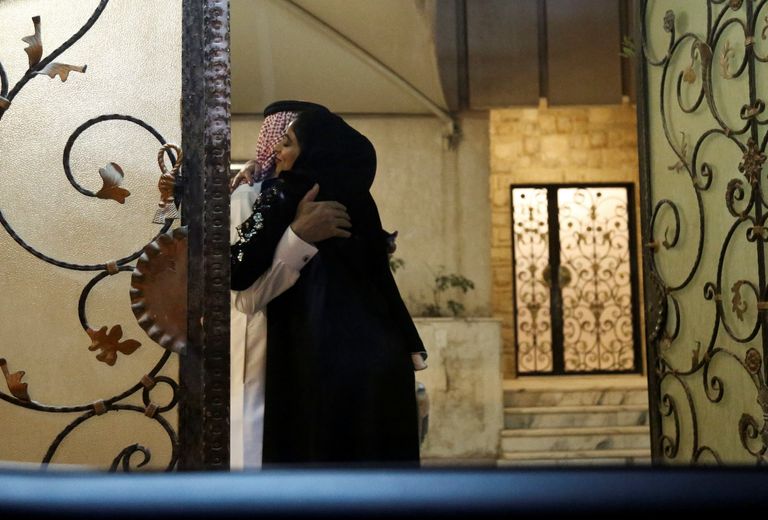 مجدولين تقود سيارتها للمرة الأولى في شوارع السعودية